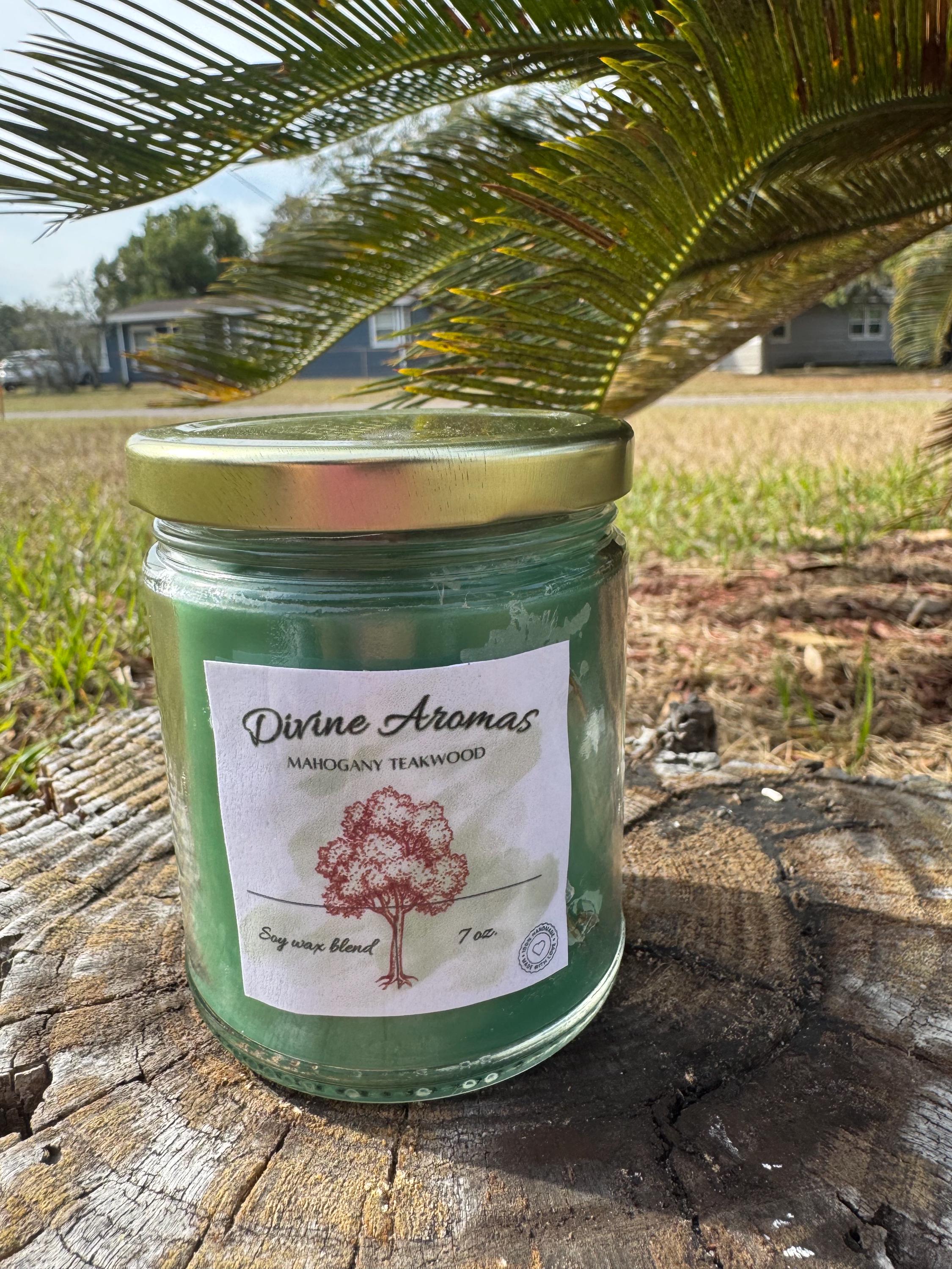 Anahata- Mahogany Teakwood Candle