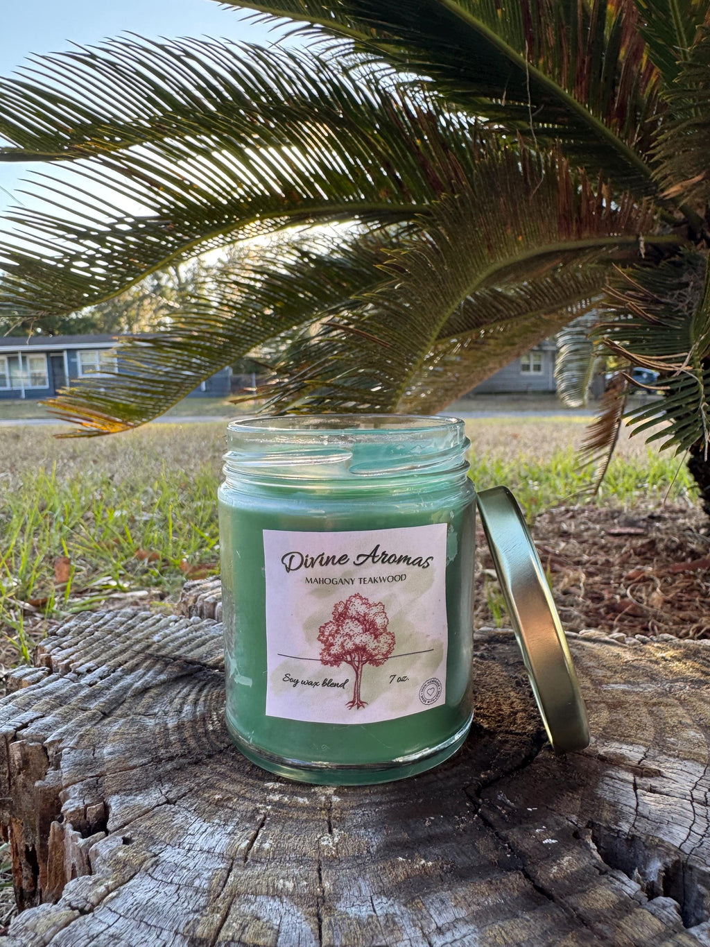 Anahata- Mahogany Teakwood Candle