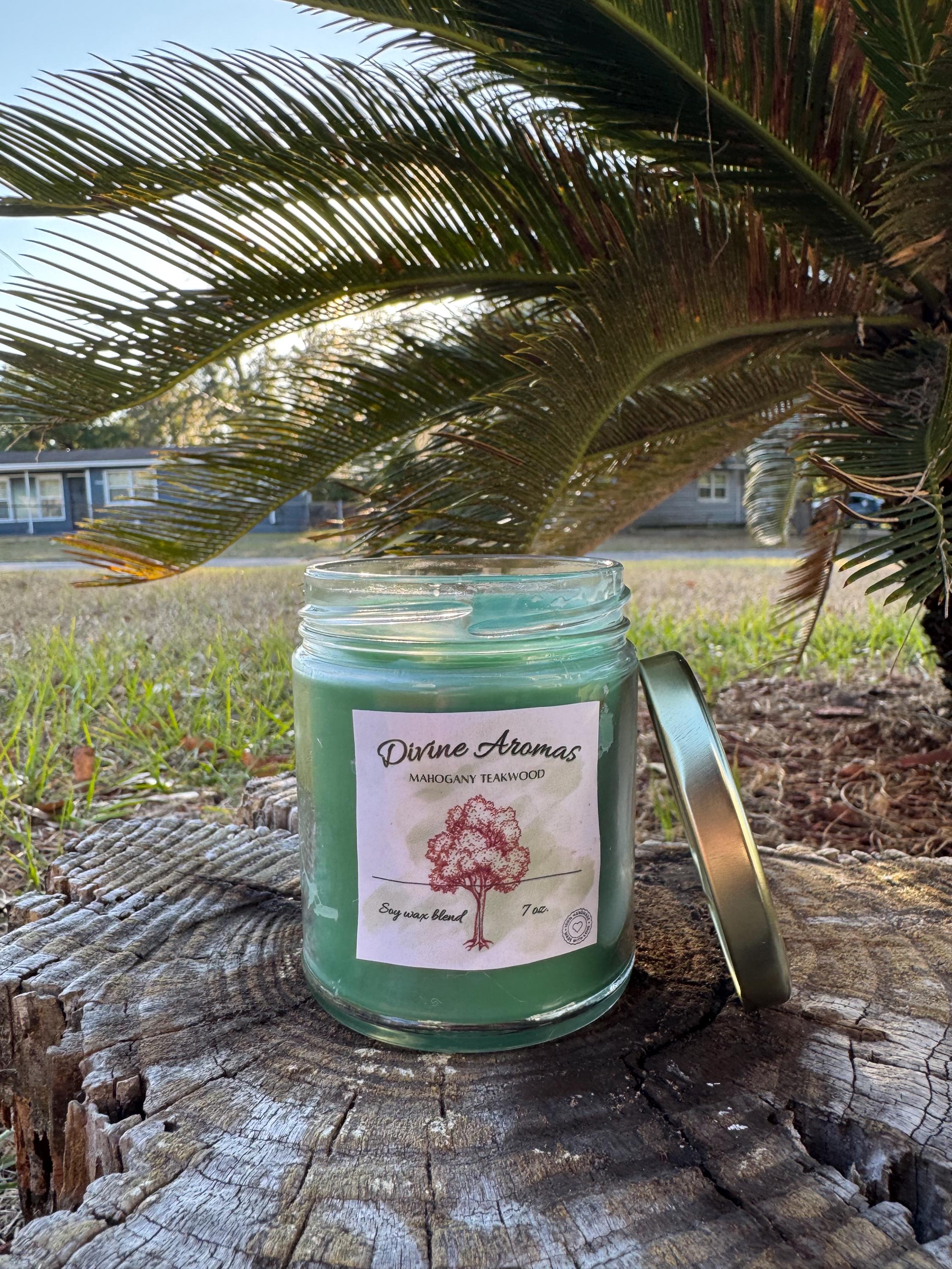 Anahata- Mahogany Teakwood Candle